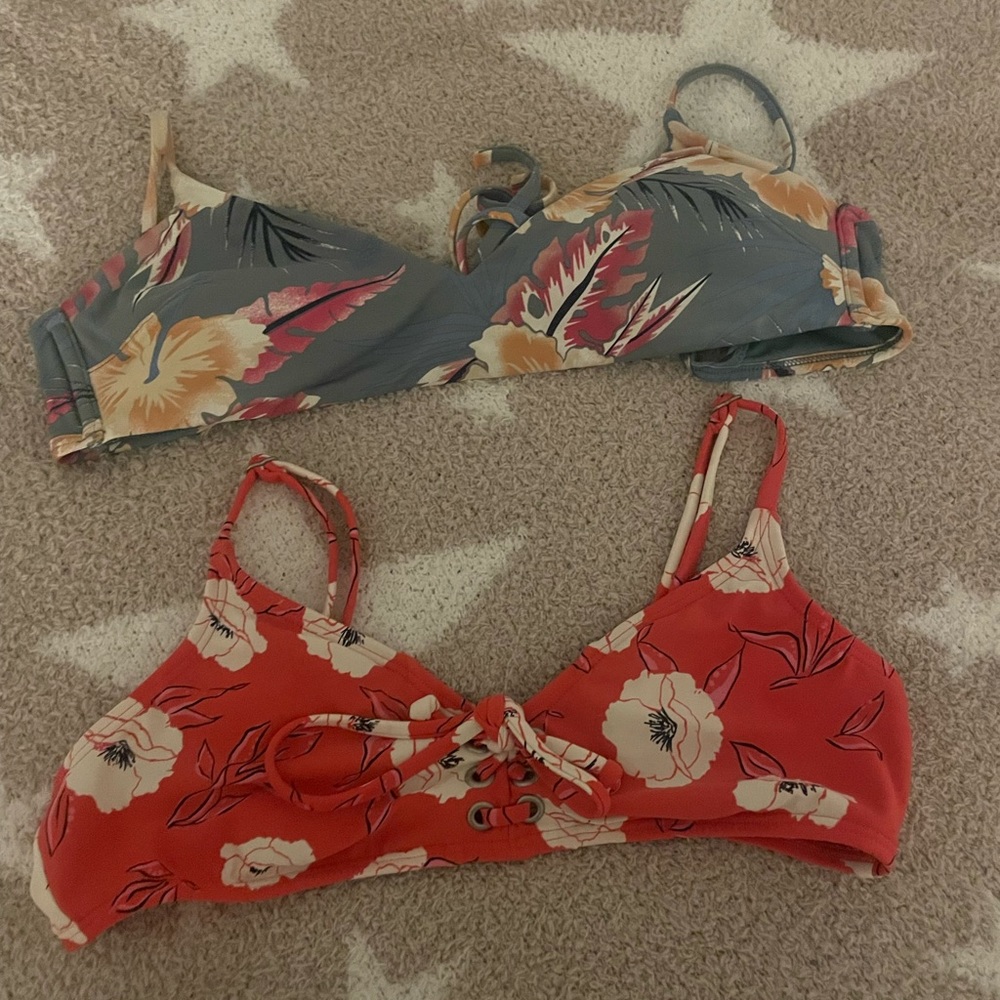 BUNDLE. 2 XS Roxy bikini tops